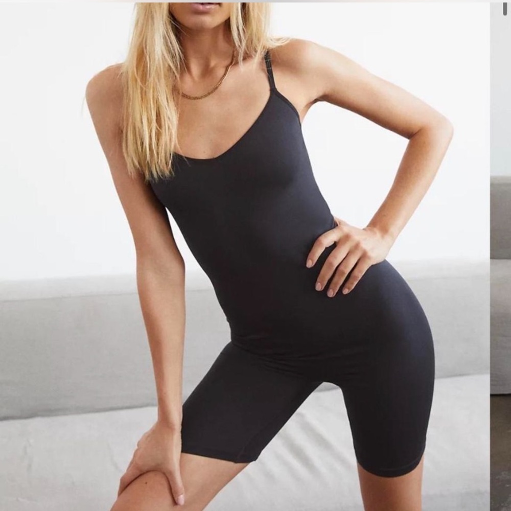 Aritzia Babaton Arial Seamless Romper